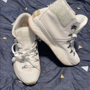 Sorel ankle boots with Modern Design and Comfort